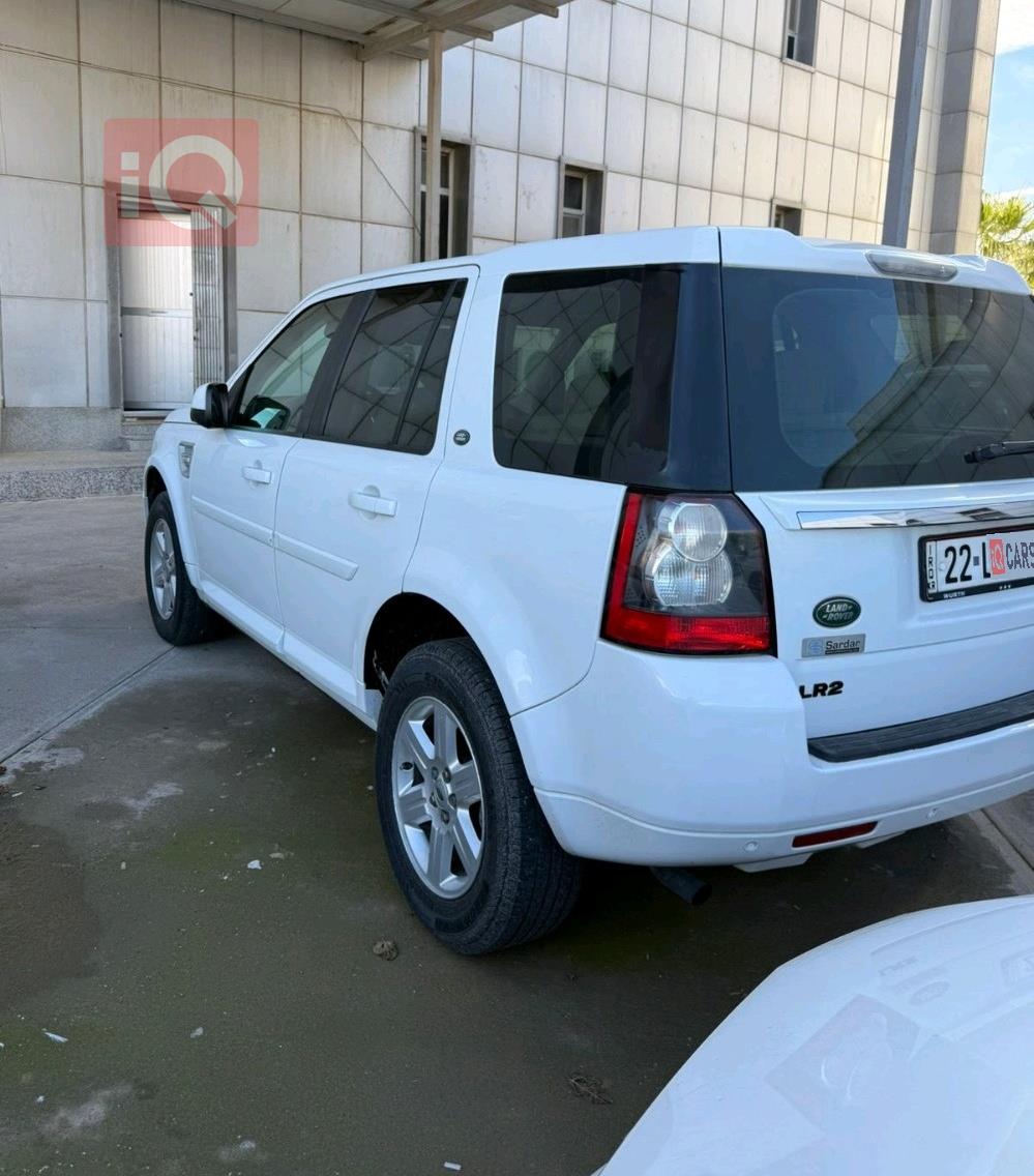 لاند روفر LR2